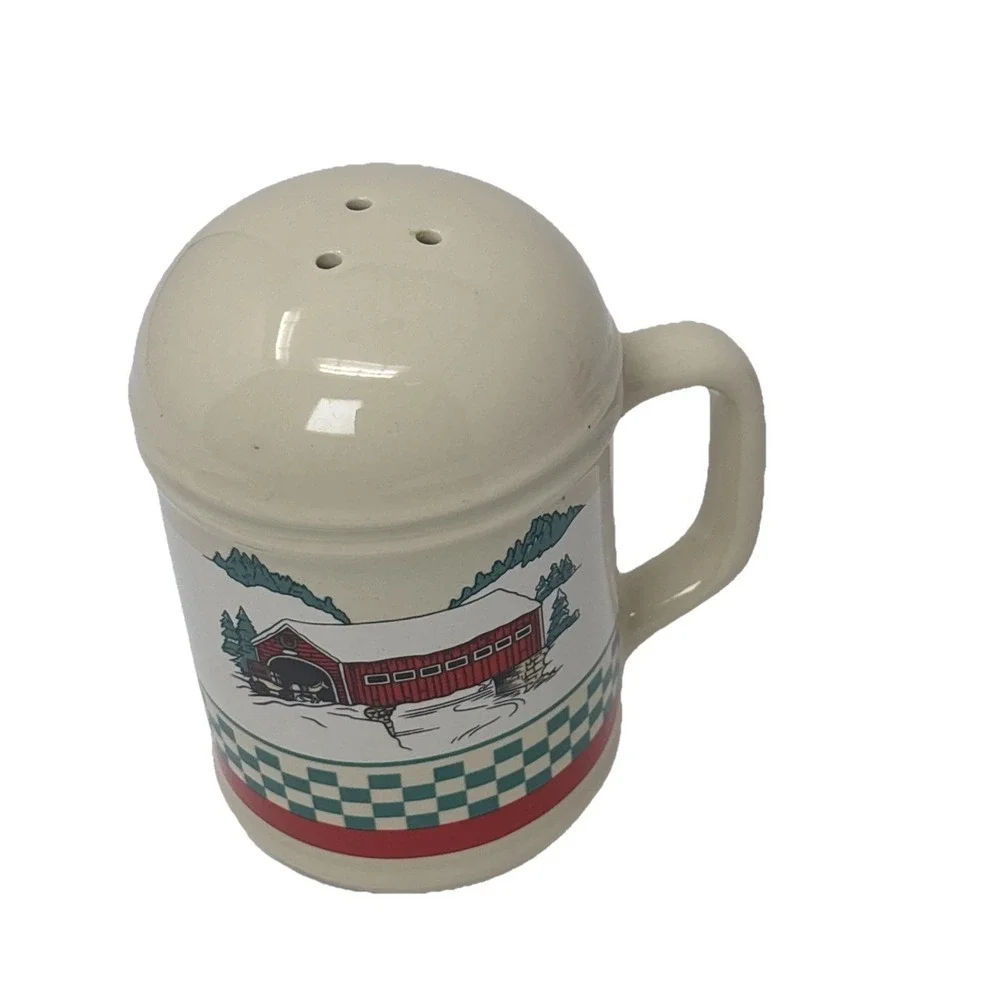 Vintage‎ Barn House Ceramic Salt and Pepper Shakers!  Cottage-Core Made by R.O.C